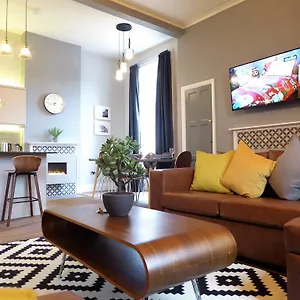 Claremont Apartments, Centre Apartment